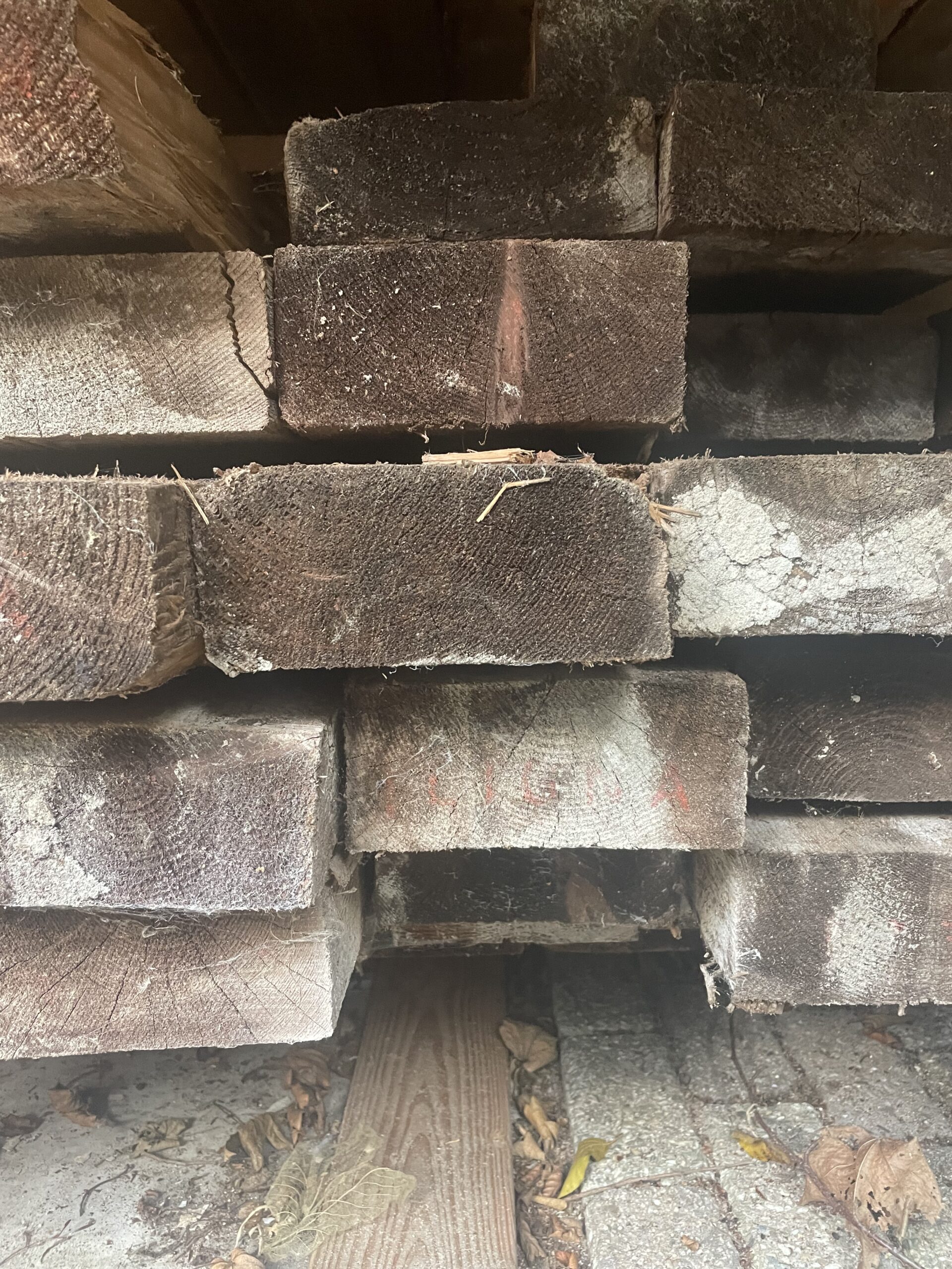 Gebruikte geteerd vuren balken 75x 175 mm